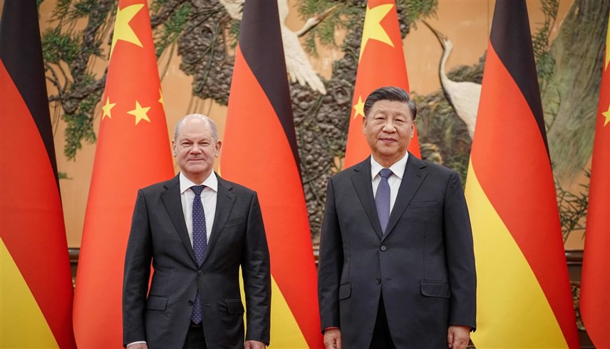 الرئيس الصيني شي جين بينغ مع المستشار الألماني شولتس في لقاء سابق (إكس)