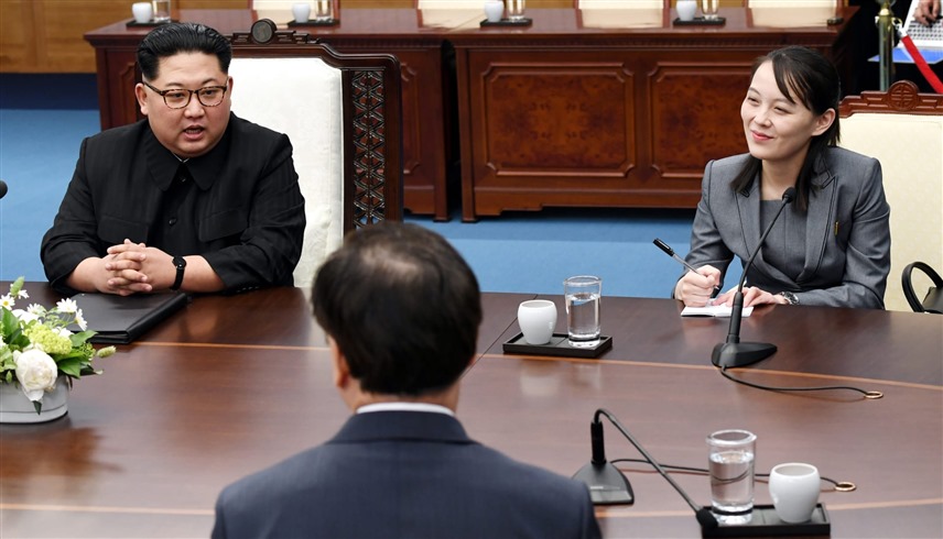 زعيم كوريا الشمالية كيم جونغ أون وشقيقته (رويترز)
