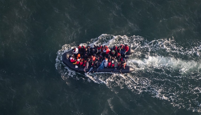 مهاجرون يبحرون في بحر المانش نحو بريطانيا (أرشيف)
