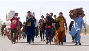 إيران تُطرد 2000 مهاجر أفغاني إلى أفغانستان
