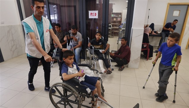 طبيب أمريكي يعترف بالعجز أمام الإصابات في غزة
