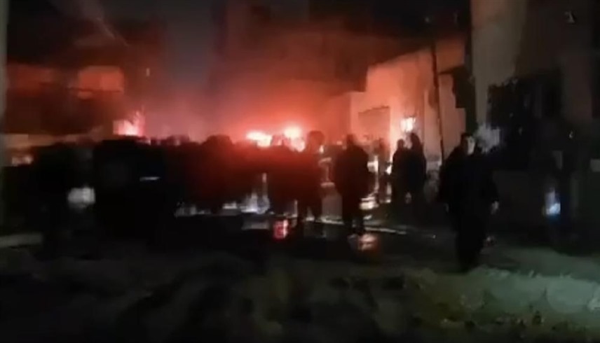 فلسطينيون يتوافدون على موقع القصف في مخيم جنين (إكس)
