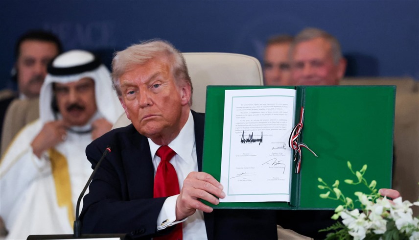 الرئيس الأمريكي دونالد ترامب عقب التوقيع على اتفاق غزة (رويترز)
