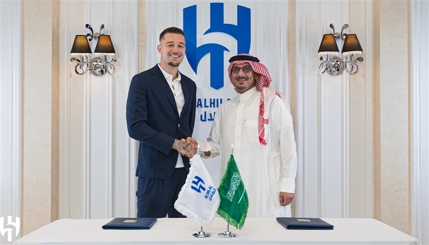 سيرجي سافيتش خلال تجديد عقده (إكس)