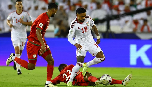 الشوط الأول.. الإمارات تتأخر أمام عمان بهدف نظيف