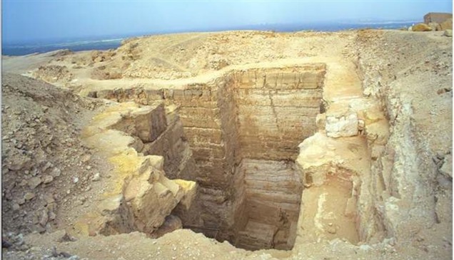 موقع أثري غامض على بعد 3 أميال من أهرامات الجيزة يثير التساؤلات