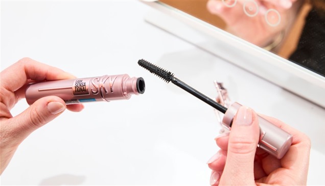 فرنسا ستحظرها قريباً.. هذه الأنواع من المكياج تعرّض النساء لاضطرابات هرمونية خطيرة