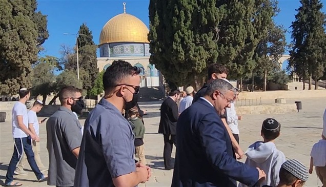 بن غفير يقتحم المسجد الأقصى وسط حراسة مشددة 