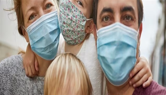ضرورة ملحة الآن.. خبراء صحة يوصون بالعودة لارتداء الكمامات