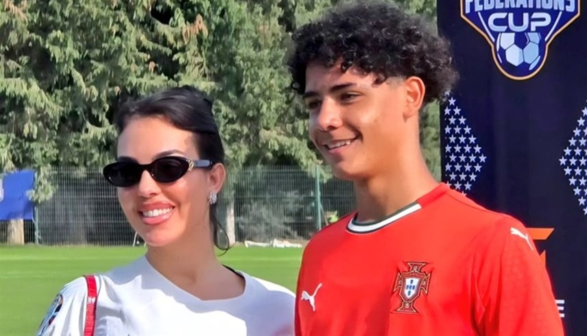 كريتسانو جونيور وجورجينيا (إكس) 
