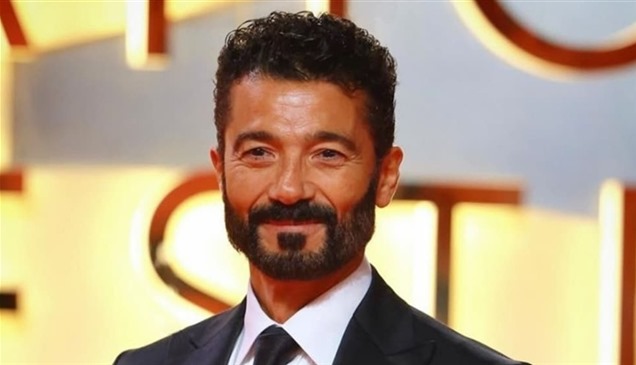 مهرجان القاهرة السينمائي يكرم محمد عبد العزيز وخالد النبوي بأبرز جوائزه
