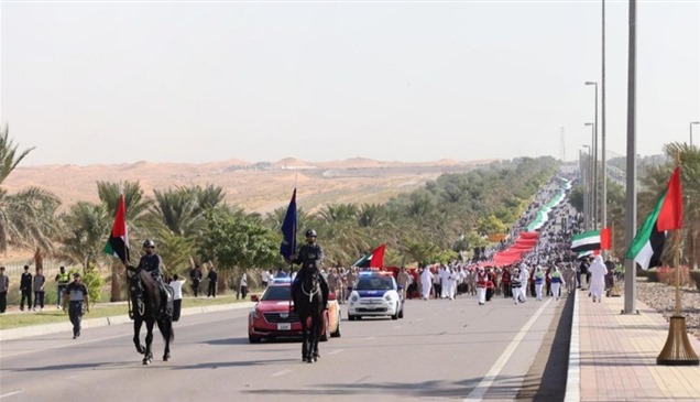 "شرطة أبوظبي" تشارك أصحاب الهمم فرحة الوطن في مسيرة الـ54 مليون خطوة