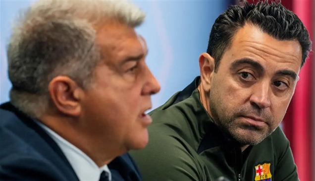 صدمة في برشلونة.. تشافي يساند مُعارض لابورتا