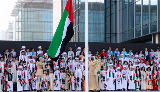 محمد بن راشد: علم الإمارات.. رمز كرامتنا ووحدتنا ورايةُ عزنا وفخرنا