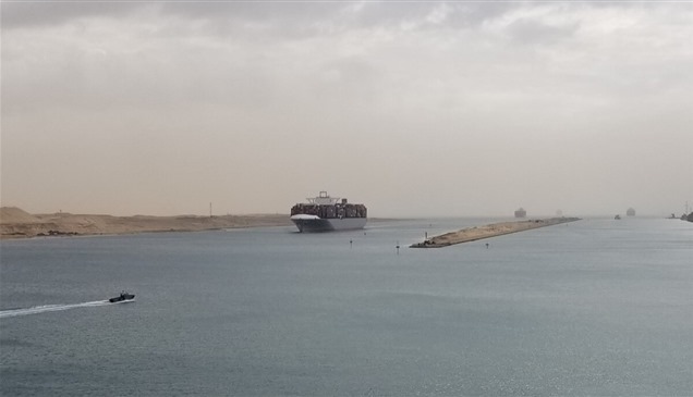 قناة السويس تنتعش..زيادة الإيرادات بـ 14% مع تراجع التوتر في البحر الأحمر