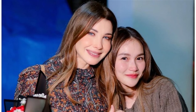 بكاء فنانة إندونيسية لحظة لقائها نانسي عجرم يُشعل مواقع التواصل