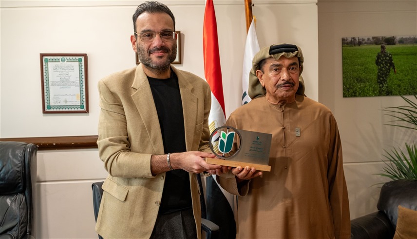 محسن سرحان يكرم محمد هلال الكعبي (إكس)