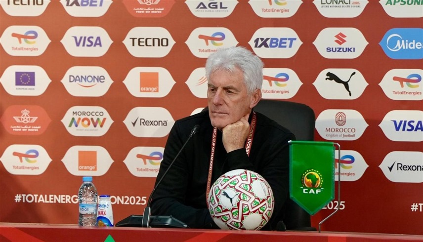 مدرب جنوب أفريقيا هوغو بروس خلال المؤتمر الصحافي (إكس)