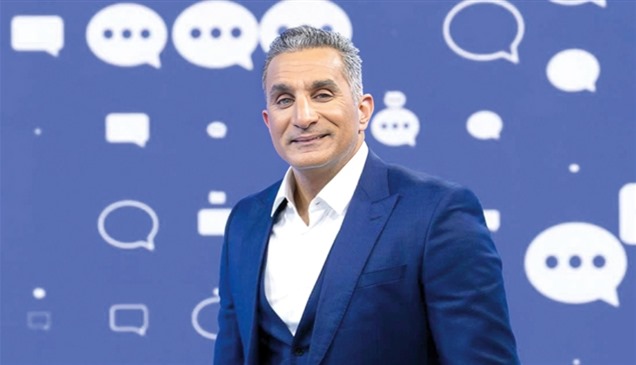 فيديو.. باسم يوسف يقلد رقصة روبوت ذكي في قمة بريدج ويثير تفاعلاً