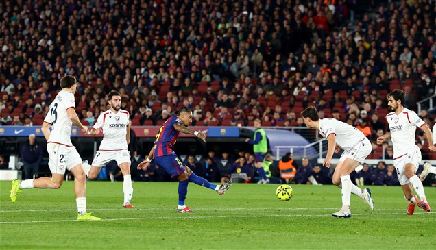 برشلونة يفك شفرة أوساسونا عن طريق مهارة رافينيا
