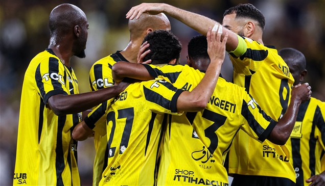 الاتحاد يهزم الشباب ويواصل طريق العودة للقمة