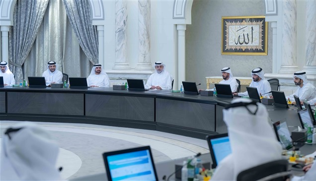 تنفيذي الشارقة يناقش أداء الدوائر ويعتمد قرارات تنظيمية وقضائية