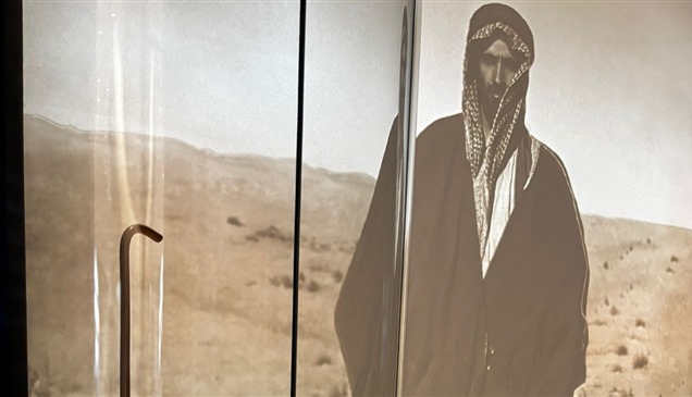 صور| عصا ومصحف.. مقتنيات خاصة للشيخ زايد في متحف زايد الوطني تجذب الزوار