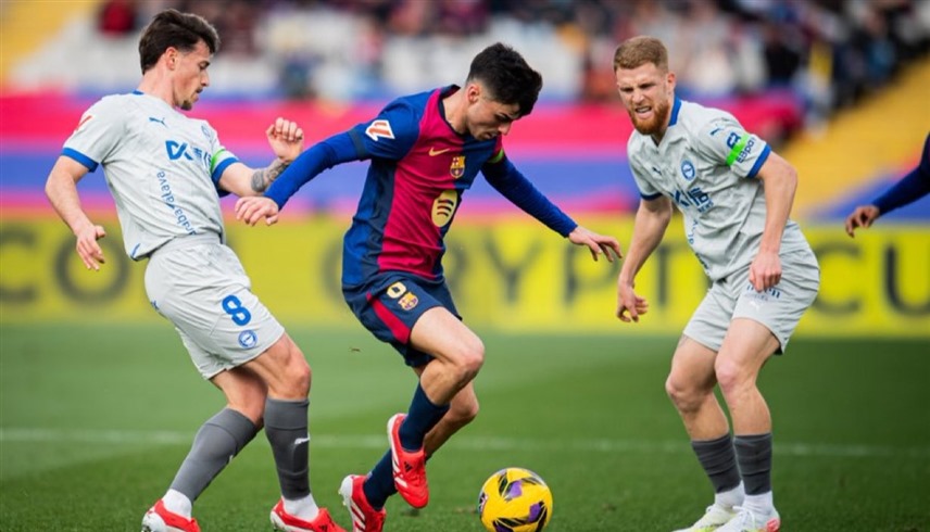 من لقاء برشلونة وألافيس (رويترز)