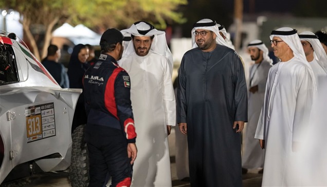 محمد بن حمدان بن زايد يشهد منافسات رالي أبوظبي الصحراوي