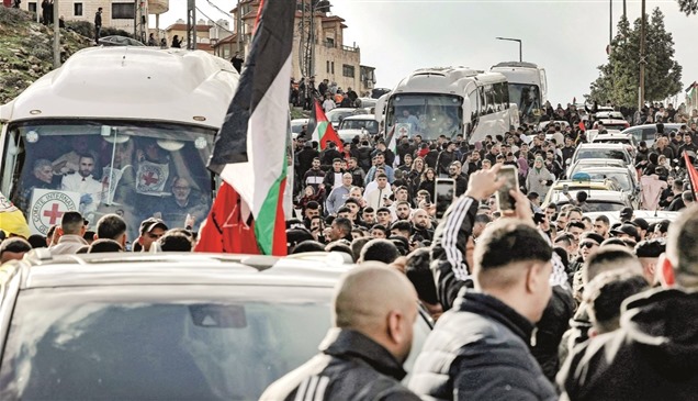 من فتح وحماس..أبرز المحررين الفلسطينيين من السجون الإسرائيلية اليوم 