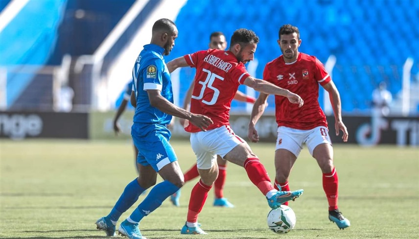 من لقاء الأهلي والهلال (أرشيف)