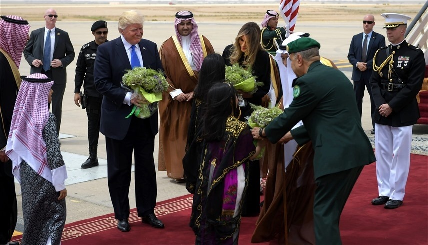 الرئيس الأمريكي دونالد ترامب وعقيلته في السعودية خلال زيارته الأولى للمملكة (أرشيف)