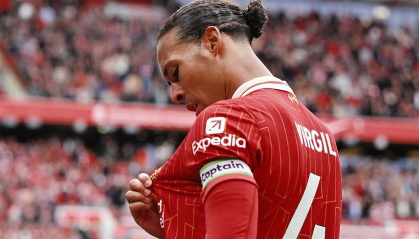 مدافع ليفربول فان دايك (رويترز)