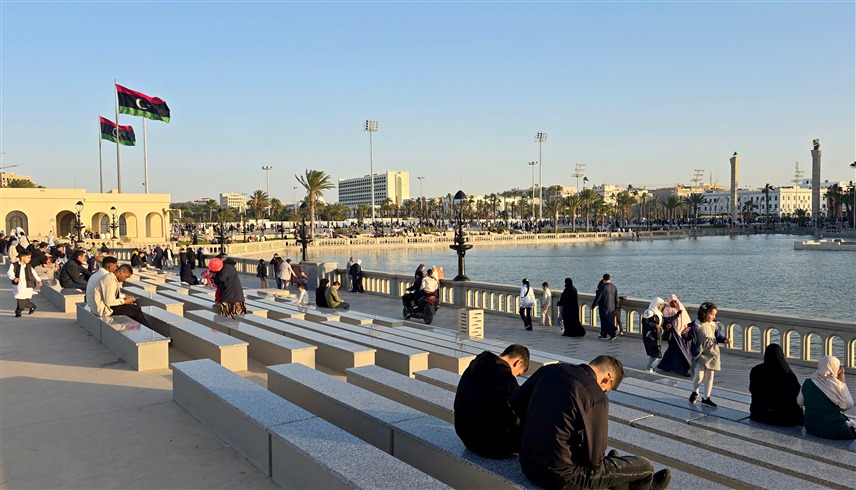 ليبيون على كورنيس طرابلس (أرشيف)