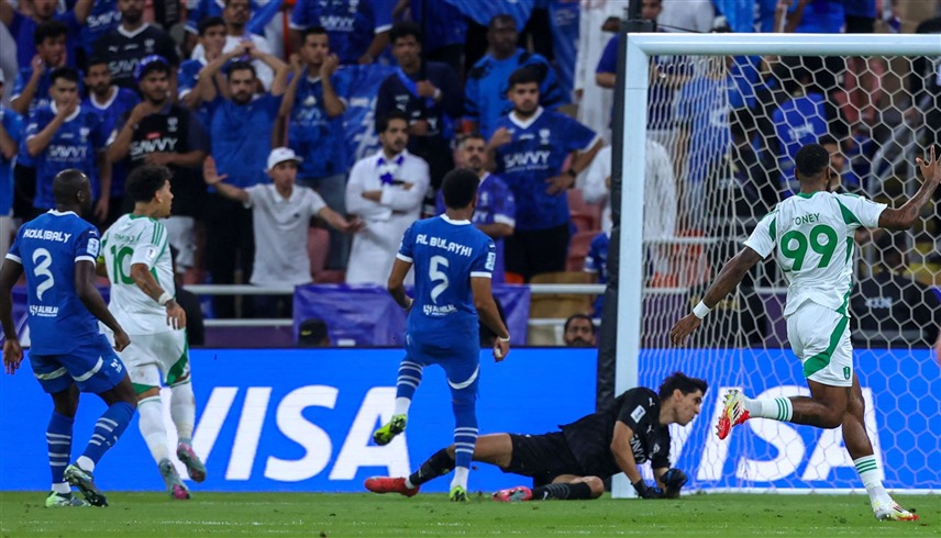 من مباراة الأهلي والهلال (وام)