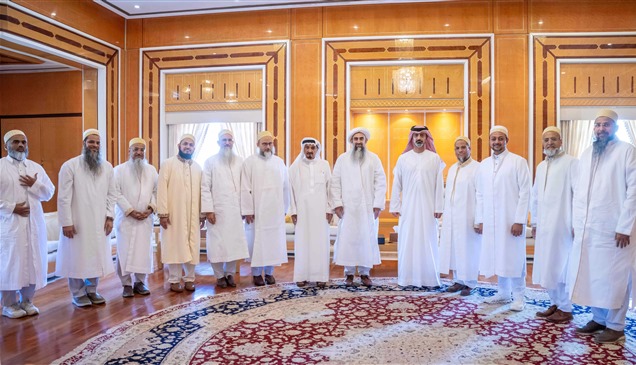 حاكم عجمان وولي عهده يستقبلان نجل سلطان طائفة البهرة