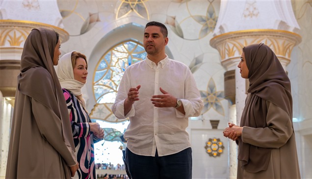 نائب رئيس وزراء مالطا يزور جامع الشيخ زايد الكبير بأبوظبي
