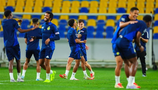 مدرب النصر يستبعد نجمين من مواجهة الهلال 