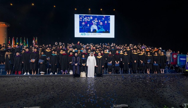 منصور بن محمد يشهد تخريج الدفعة الـ28 من طلبة الجامعة الأمريكية بدبي