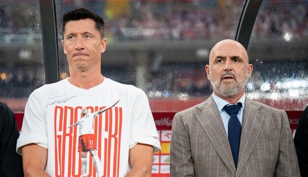ليفاندوفسكي يتمرد على مدرب منتخب بولندا 