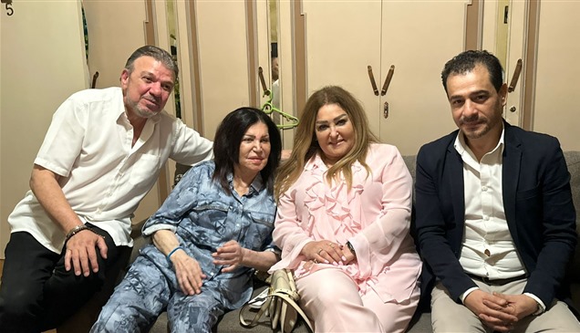 "لا أتحمل مصاريف علاجي".. وفد من مسؤولي الفن بمصر يزور نجوى فؤاد بعد استغاثتها