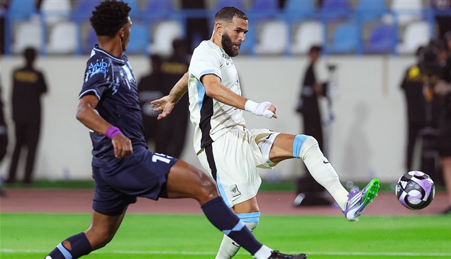 "هاتريك" بنزيما يقود الاتحاد لتحقيق فوز عريض على الأخدود
