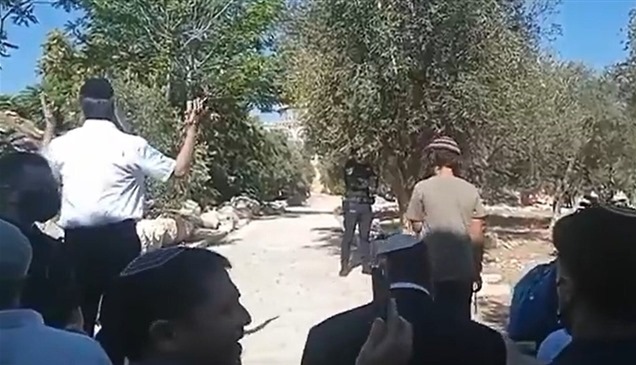 بعد اقتحام الأقصى.. بن غفير يقود المستوطنين في صلواتهم التلمودية