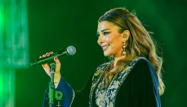 شاهد.. انقطاع الكهرباء في حفل أصالة بجرش ورد غير متوقع من الجمهور