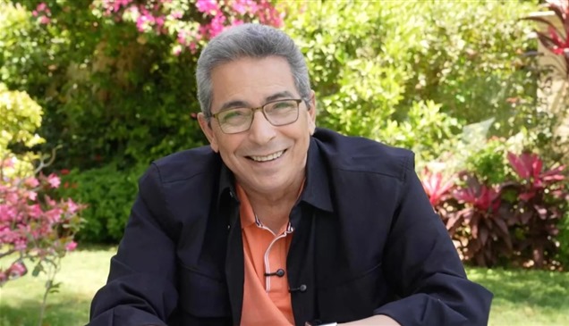 محمود سعد يعلّق على الجدل بين أنغام وشيرين.. ويثير تساؤلات