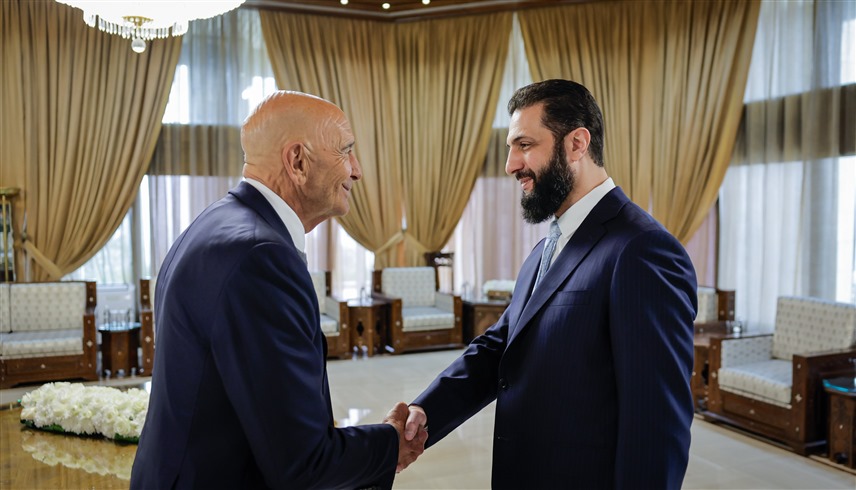 الرئيس السوري أحمد الشرع والمبعوث الأمريكي توم باراك (الرئاسة السورية)