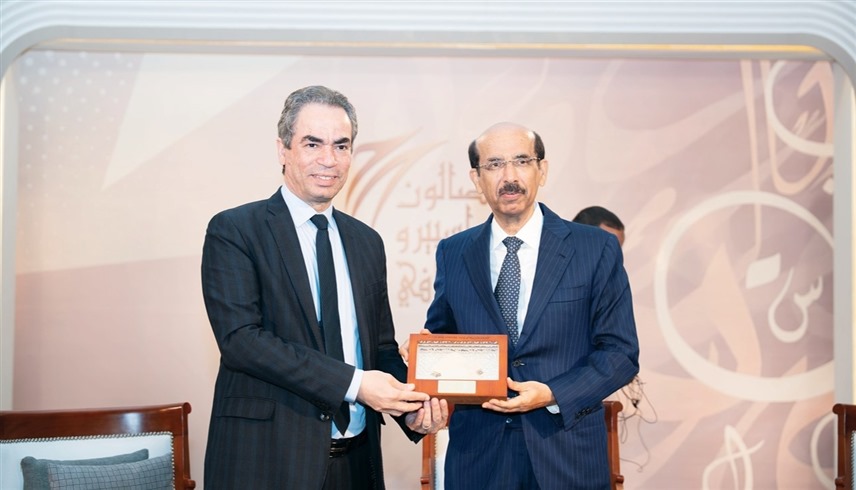 محمد المر وأحمد المسلماني أثناء جلسة حوارية (من المصدر)