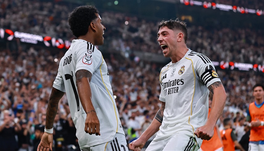من مباراة ريال مدريد وأتلتيكو مدريد (رويترز)