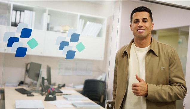 كيف تسببت وثيقة سعودية بتأخير تقديم كانسيلو في برشلونة؟