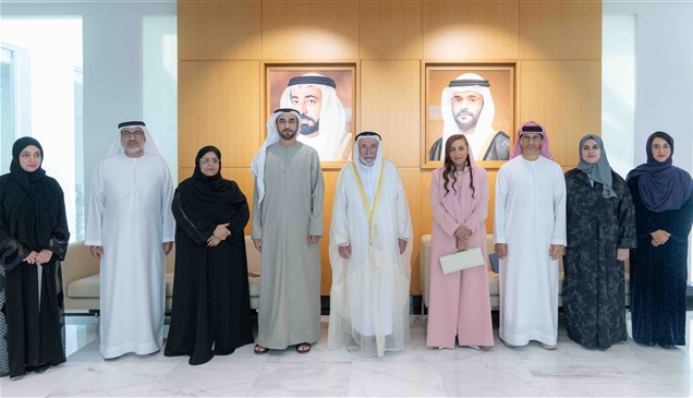 سلطان القاسمي يجتمع برئيس وأعضاء مجلس "أدباء الإمارات"